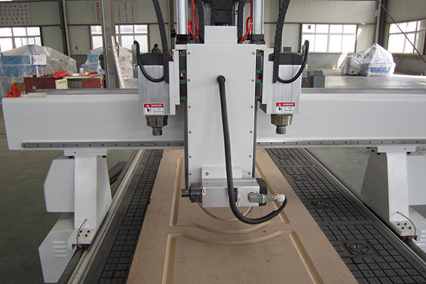 变频器在数控雕刻机上的应用